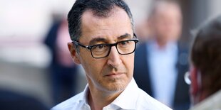 Cem Özdemir mit Verdienstorden des Landes Baden-Württemberg