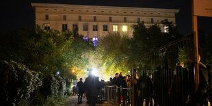 In der Nacht am Samstagabend warteten Hunderte auf den Einlass ins Berghain