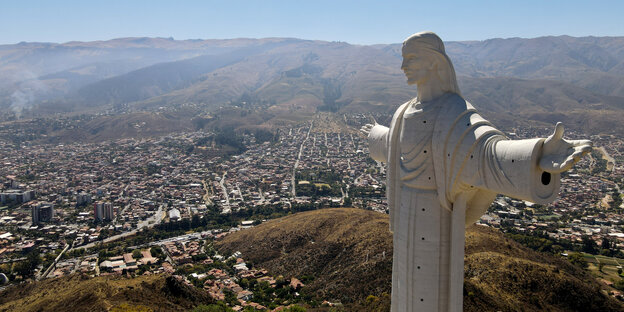 Christusstatue über der Stadt Cochabamba