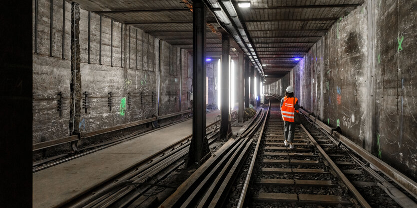 Blick in einen U-Bahn-Tunnel