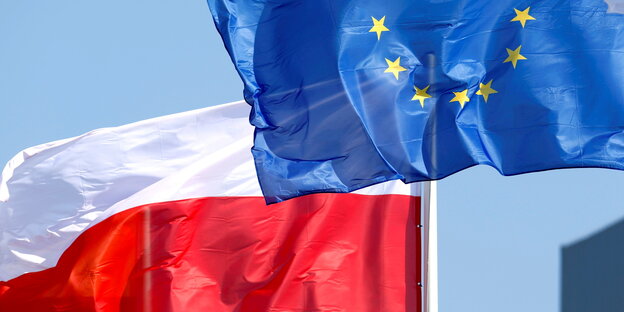 Europäische und polnische Flagge