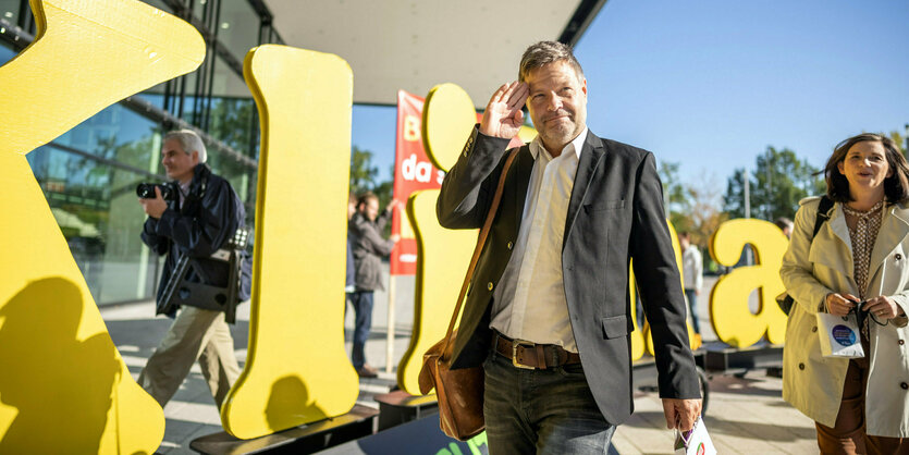 Robert Habcek und Katrin Göring-Eckardt (im Hintergrund)