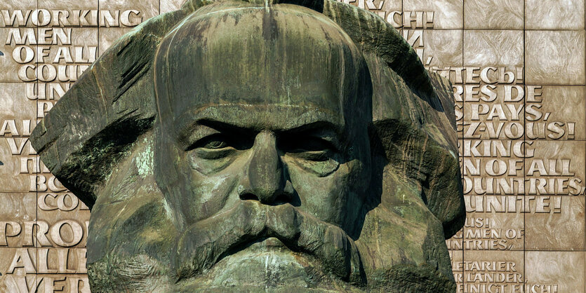 Übergroßer Karl-Marx-Kopf