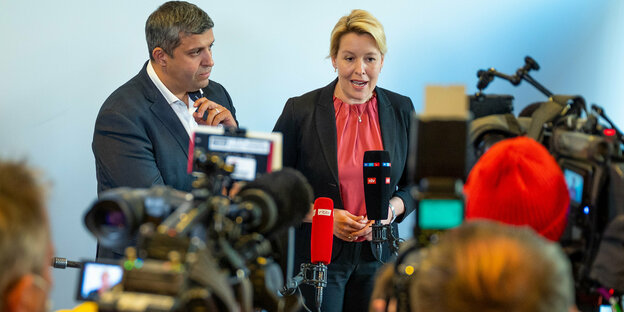 Die SPD-Chefin vor der Presse