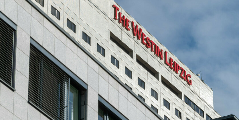 Schriftzug The Westin Leipzig an einem Gebäude