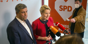 Franziska Giffey neben Fraktions- und Ko-Parteichef Raed Saleh