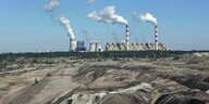 das Kohlekraftwerk Belchatow in Polen