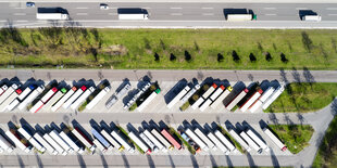 Luftausnahme LKW auf der Autobahn und auf einem Rastplatz