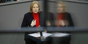 Bärbel Bas spricht im Bundestag
