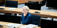 Regine Günther sitzt auf der Regierungsbank im Abgeordnetenhaus