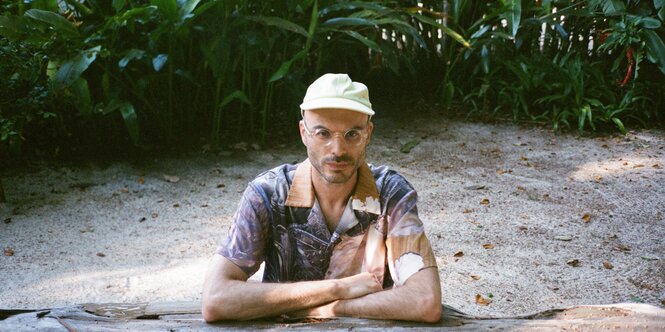 Joakim beim Fieldrecordings aufnehmen in einem Urwald