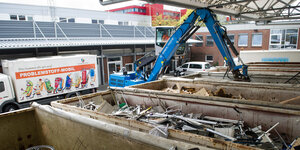 Blick in Container auf einem Recyclinghof