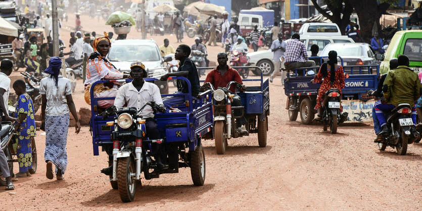 Straßenszene in Burkina Faso