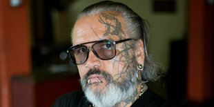 Der Türsteher des Berliner Berghains, Sven Marquardt, im Porträtfoto