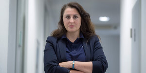 Die Frankfurter Anwältin Seda Başay-Yıldız in ihrem Büro
