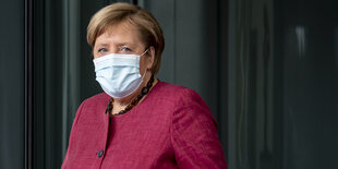 Angela Merkel mit Maske