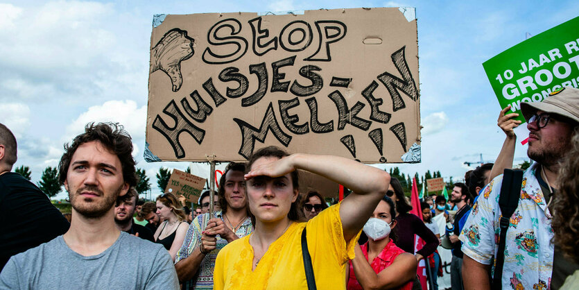 Protestaktion mit Plakaten von Studierenden