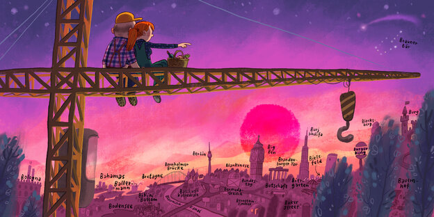 Die Abendhimmel strahlt lila, auf dem Ausleger eines Krans sitzen zwei Jungs, unter ihnen die Skyline von Berlin