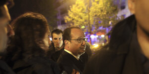 Francois Hollande in einer Nachaufnahme vor dem Bataclan
