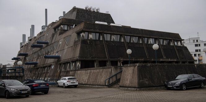 Ein brutalistisches Gebäude