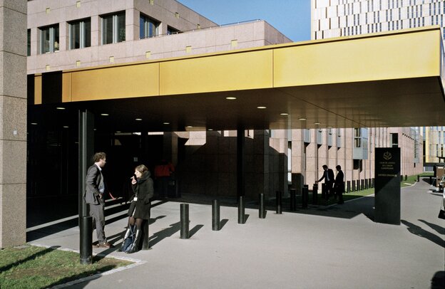 Eingang bei einem repräsentativen Gebäude. Eingang bei einem repräsentativen Gebäude.