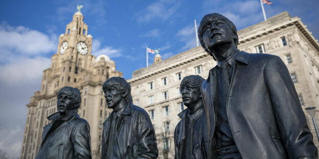 Die Beatles als Statuen