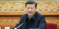 Chinas Präsident Xi Jinping an einem Rednerpult