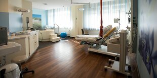 Kreißsaal in einem Krankenhaus