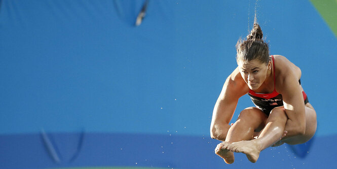 "Hart wie Beton": Die US-Athletin Kassidy Cook kennt die Gefahren des Wasserspringens.