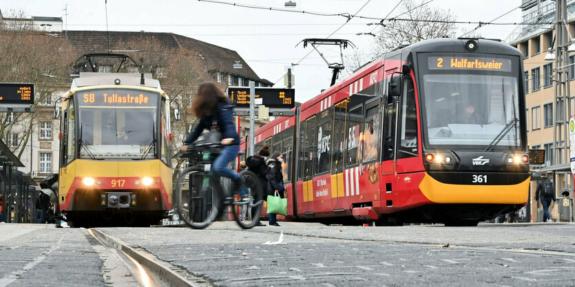 2 Straßenbahnen