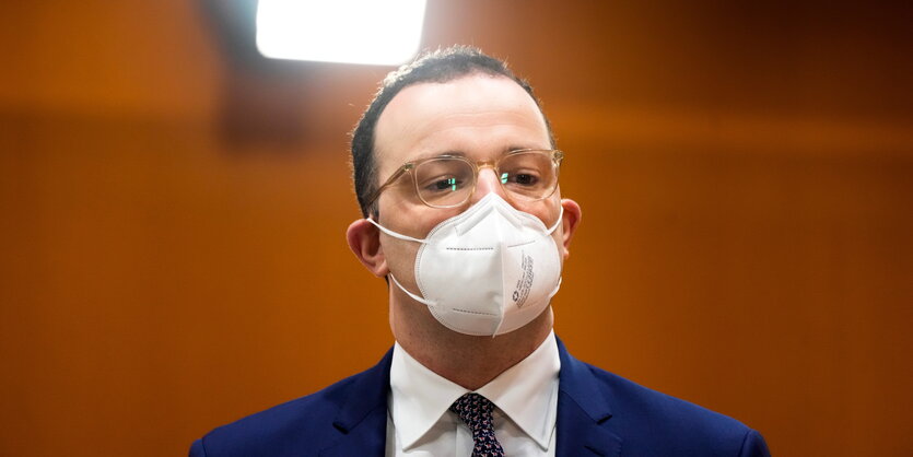 Jehns Spahn mit Gesichtsmaske