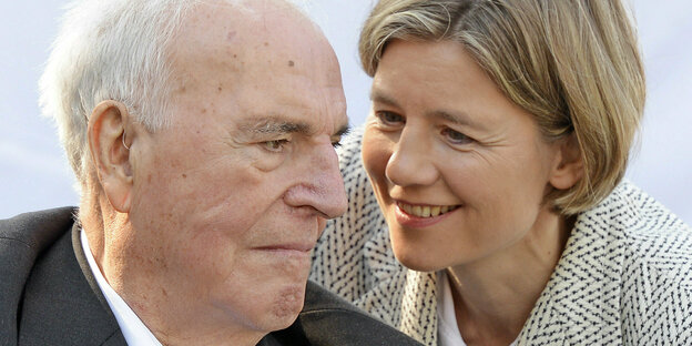 Helmut Kohl und Ehefrau Maike Kohl-Richter im gespräch.