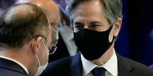 Anthony Blinken mit Mundschutz beim NATO-Aussenministertreffen