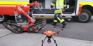 Robotikleitwagen, Roboter und Drohne
