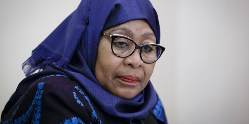 Portrait von Präsidentin Samia Suluhu Hassan.