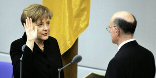 Angela Merkel bei ihrer ersten Vereidigung im Bundestag 2015