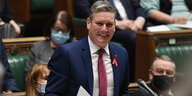 Oppositionsführer Keir Starmer am Rednerpult im Londoner Parlament