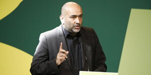 Omid Nouripour bii einer Rede