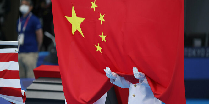 China-Flagge bei Olympia in Tokio.