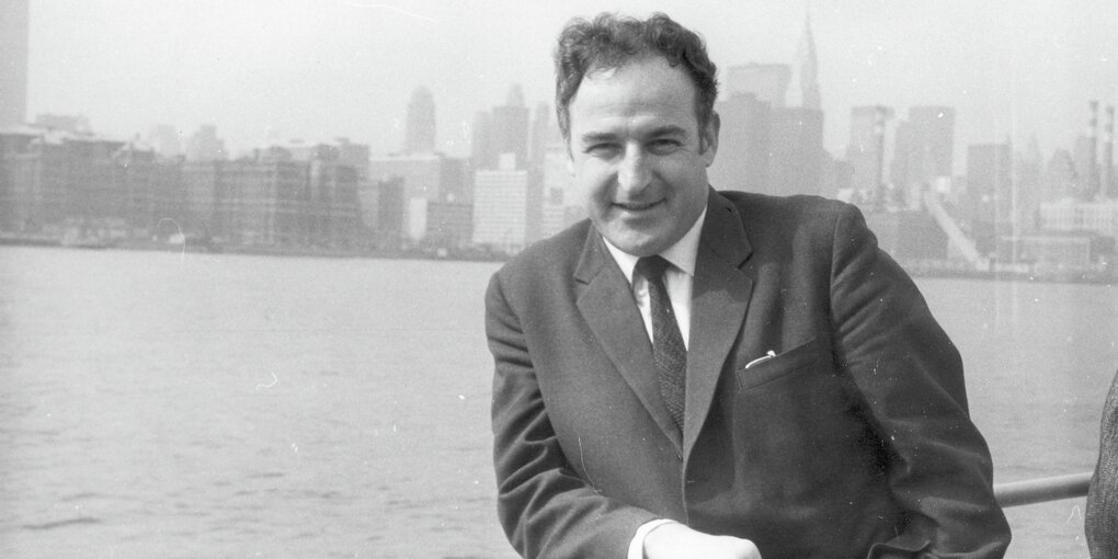 Ankunft in New York, 1963; Szene aus: „Walter Kaufmann – Welch ein Leben!“