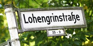 Straßenschild "Lohengrinstraße"