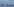 Skyline mit Hochhäusern und Kränen, davor die Elbe mit Duckdalben