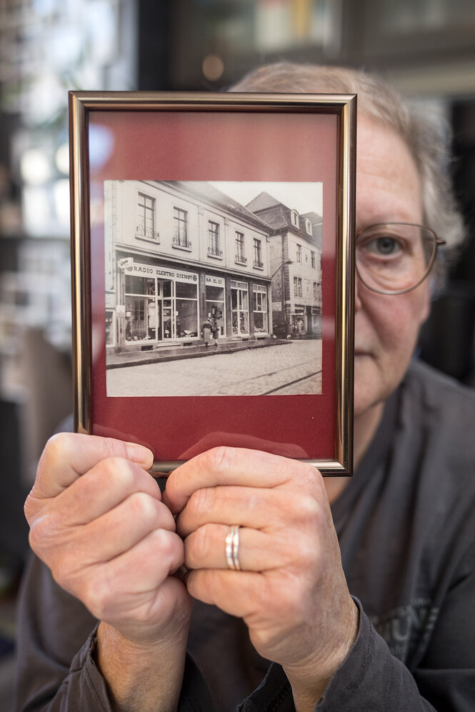 Joanne Herzberg mit Foto