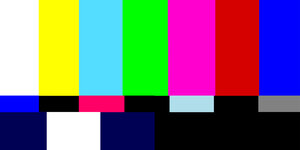 TV-Signal, das mittels verschiedenfarbigen Streifen eine Störung anzeigt