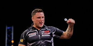 Gerwyn Price ballt die Faust