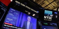 Bildschirm mit Fed-Chef Jerome Powell an der New Yorker Börse