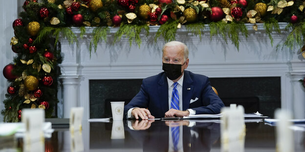 US-Präsindet Biden mit Weihnachtsdeko US-Präsindet Biden mit Weihnachtsdeko