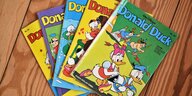Mehrer Hefte der Comicreihe Donald Duck.