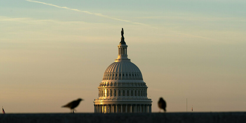 Das Kapitol in Washington im Abendlicht