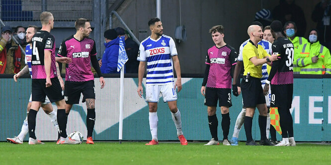 Fußballspieler in einem Stadion